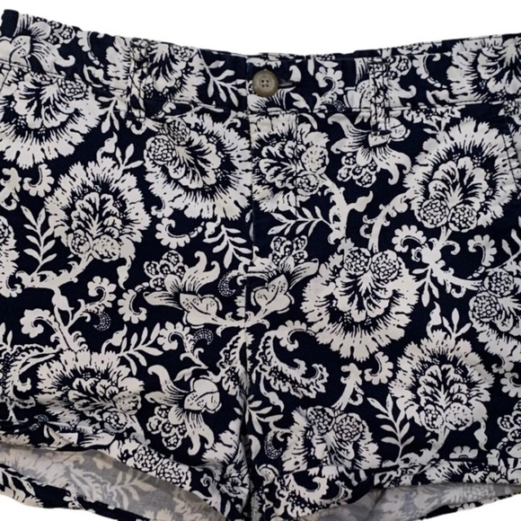 GAP KHAKIS Navy/White Floral Paisley Girlfriend Chinos Shorts Sz 4 - Picture 2 of 7